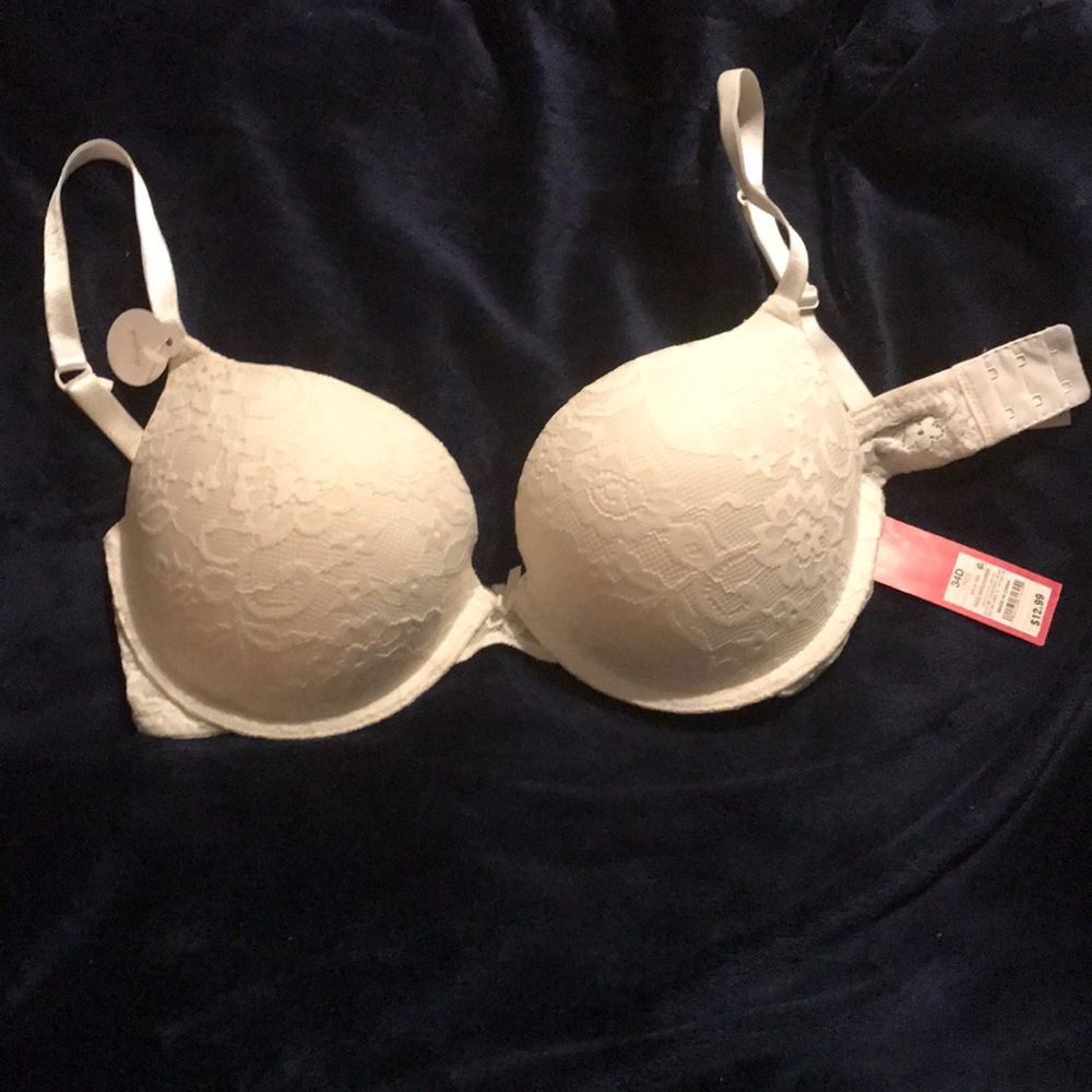NWT Xhilartion T-Shirt bra